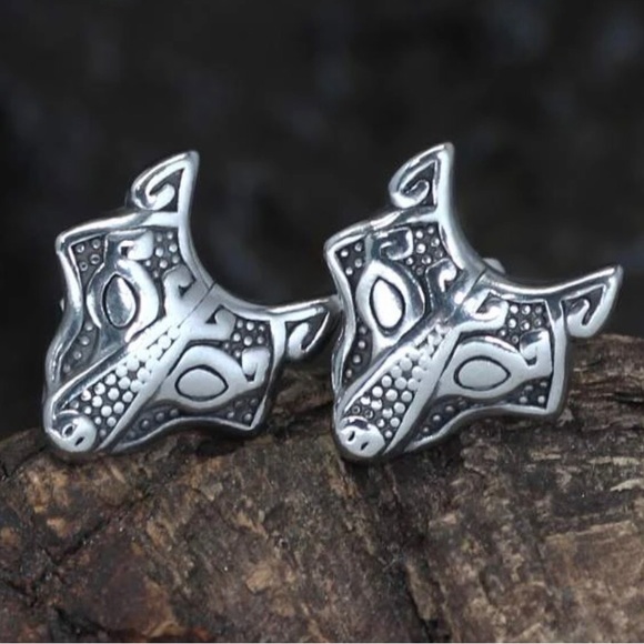 “Nordic Wolf” Fox Scandinavian Viking Tribal Rune Ornate Wildlife Stainless Stud - Picture 1 of 8